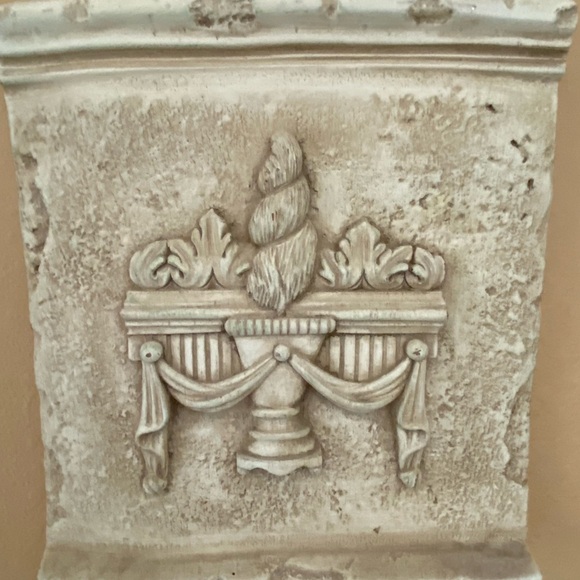 Set of 4 Bombay & Co. Resin Wall Plaques - Picture 3 of 6